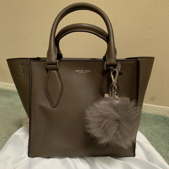 Michael Kors Handbags - Michael Kors Collection medium Gracie Tote